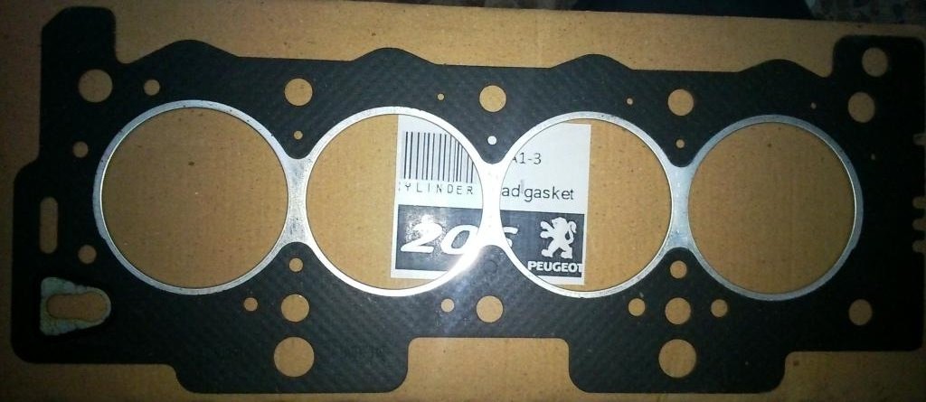 واشر سرسیلندر تعمیر یک پژو 206-T2 کیک